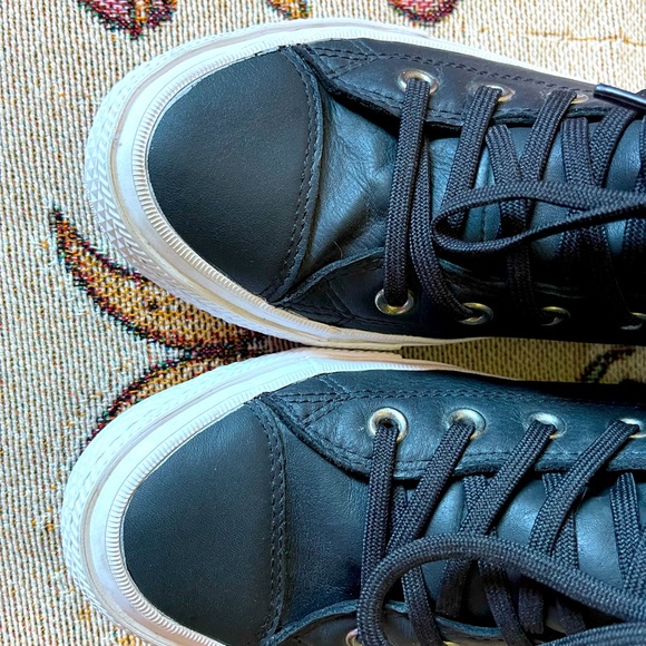 Converse Women’s Hi-Top Trainers - Picture 9 of 9